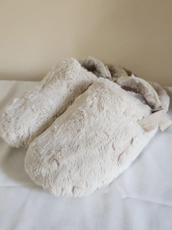 Nike Women's Plush Fuzzy Slip-On Slippers in Light Cream - Picture 3 of 3